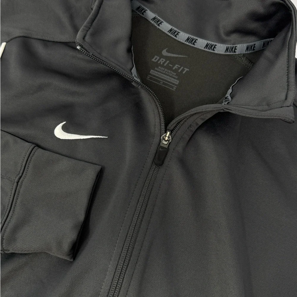 Nike Dri Fit Jacket Full Zip Gray w/White Trim Men’s Size MedIum Running F8